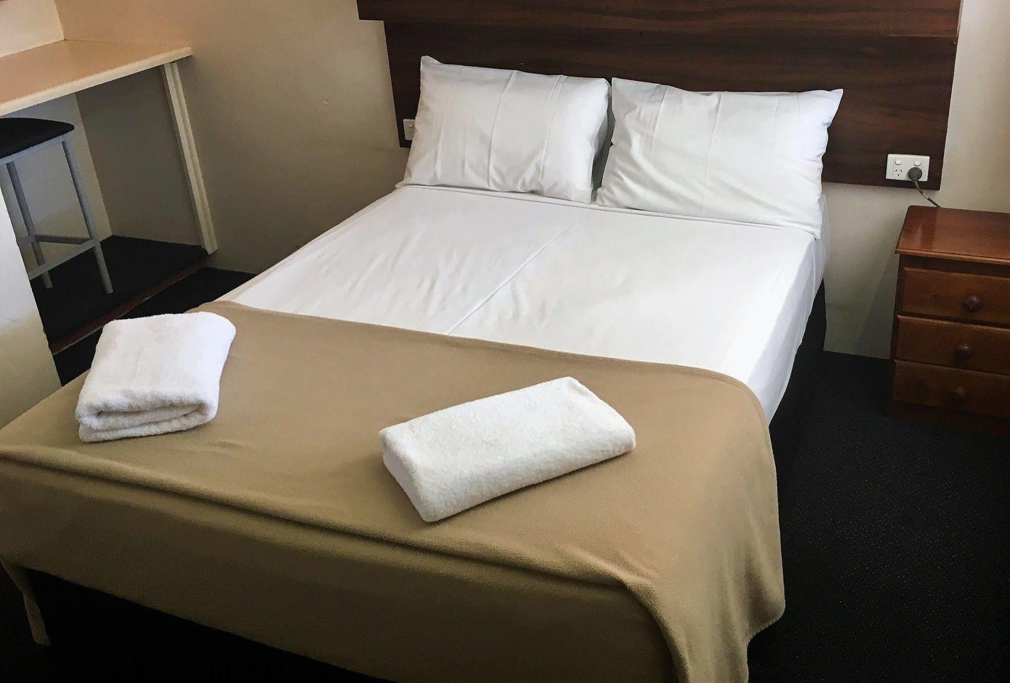 Balonne River Motor Inn Сейнт Джордж Екстериор снимка