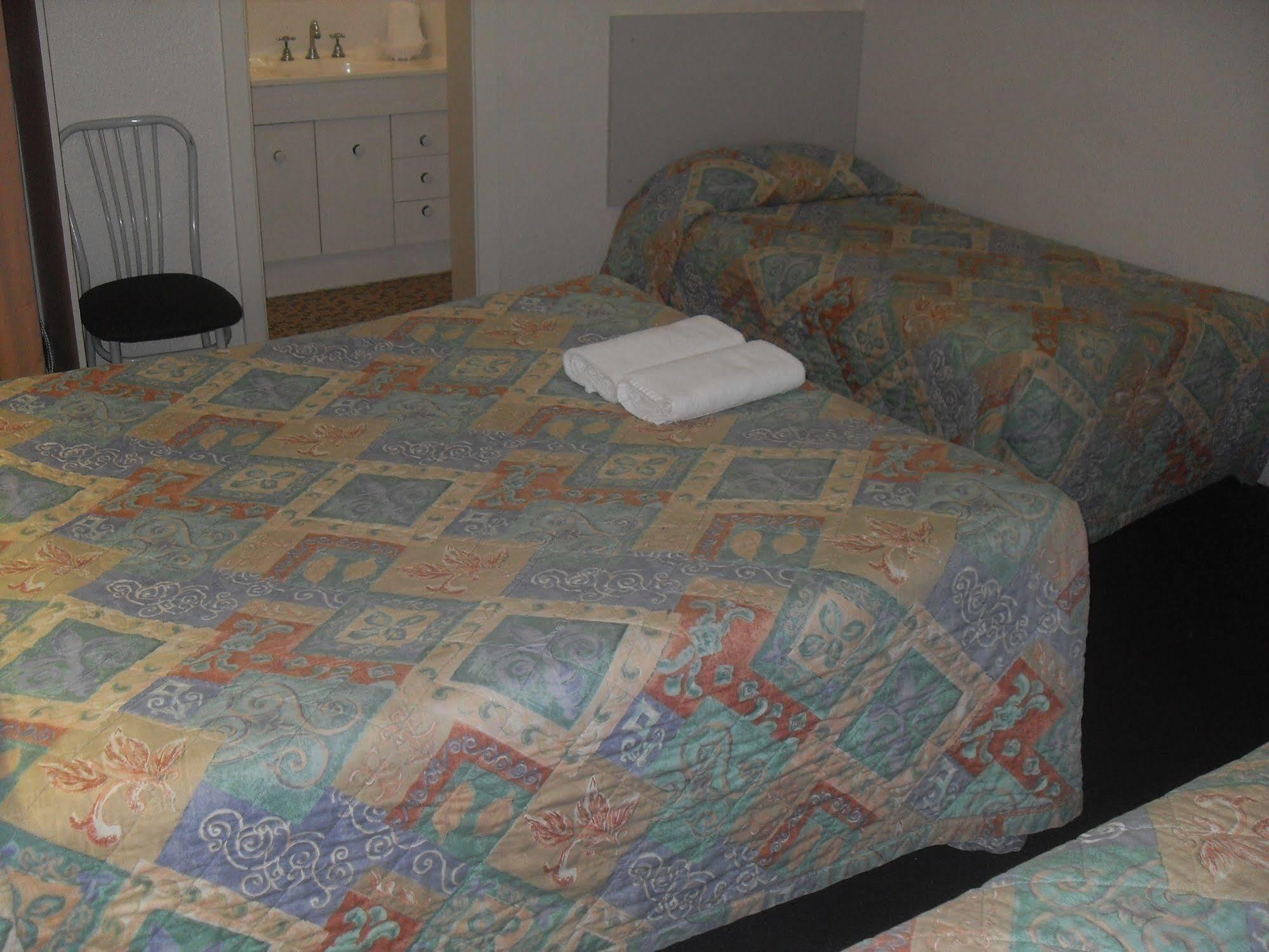 Balonne River Motor Inn Сейнт Джордж Екстериор снимка